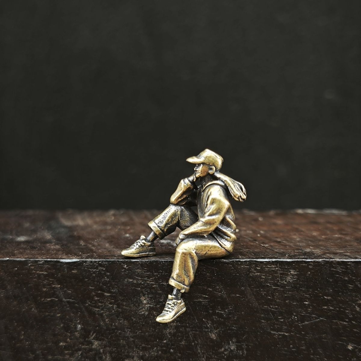 Brass Miniature Sitting Figure - Cubicle Shelf Organizer avaliação e preço