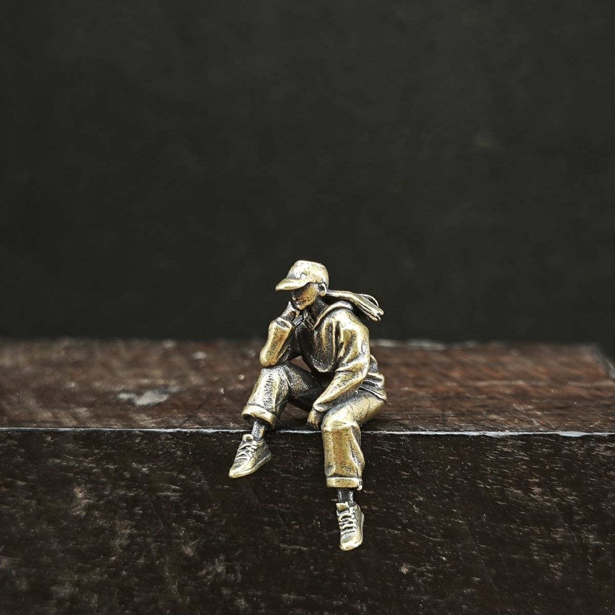 Brass Miniature Sitting Figure - Cubicle Shelf Organizer avaliação e preço