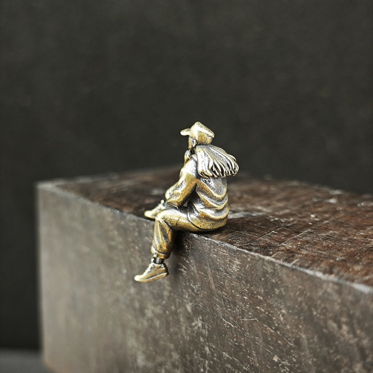 Brass Miniature Sitting Figure - Cubicle Shelf Organizer avaliação e preço
